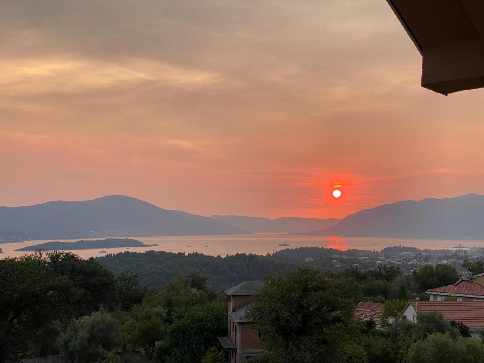 Apartmani Popovic V&A Tivat Exterior foto